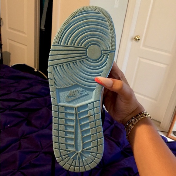 Women’s Air Jordan 1 Retro High OG “Blue Chill” - Picture 6 of 8